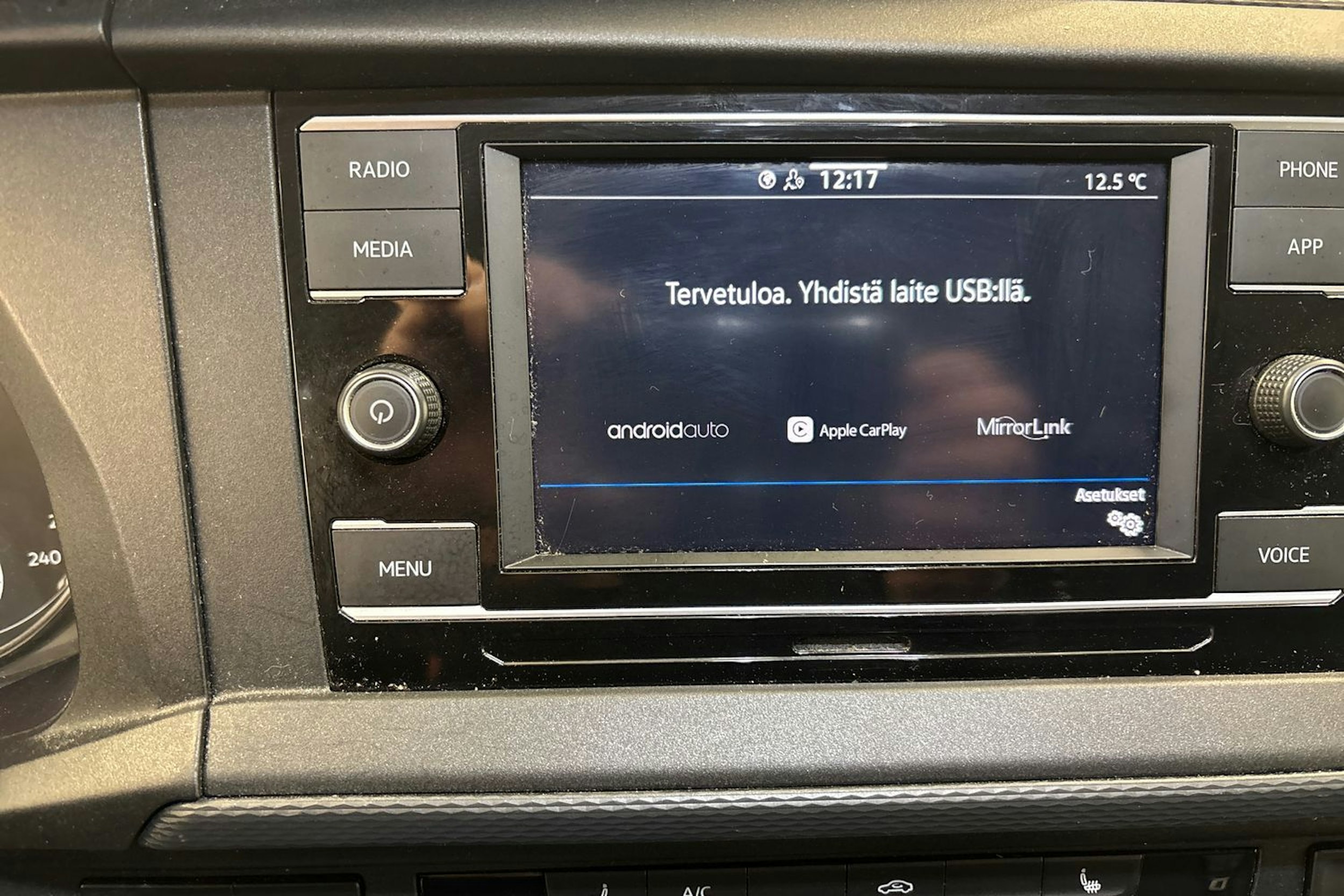 musta Volkswagen Transporter 2021 kuva 18.