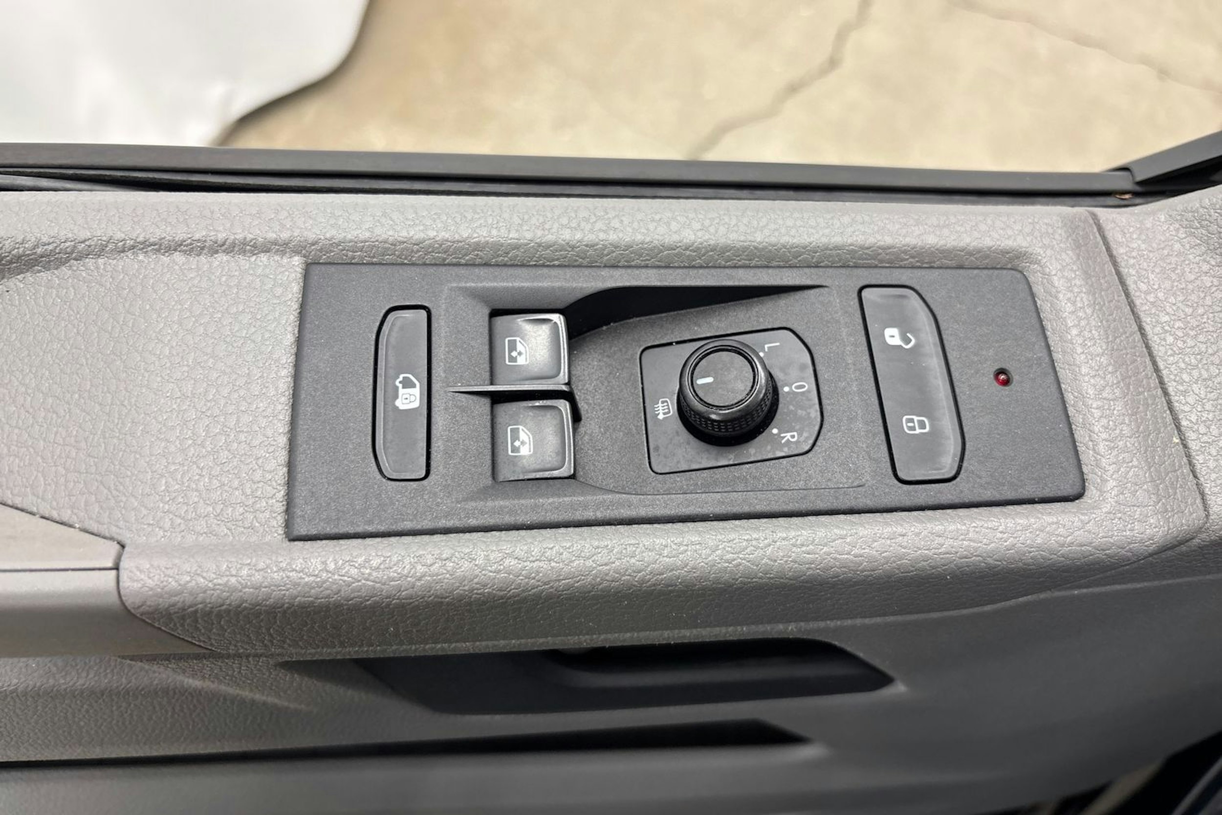 musta Volkswagen Transporter 2021 kuva 19.