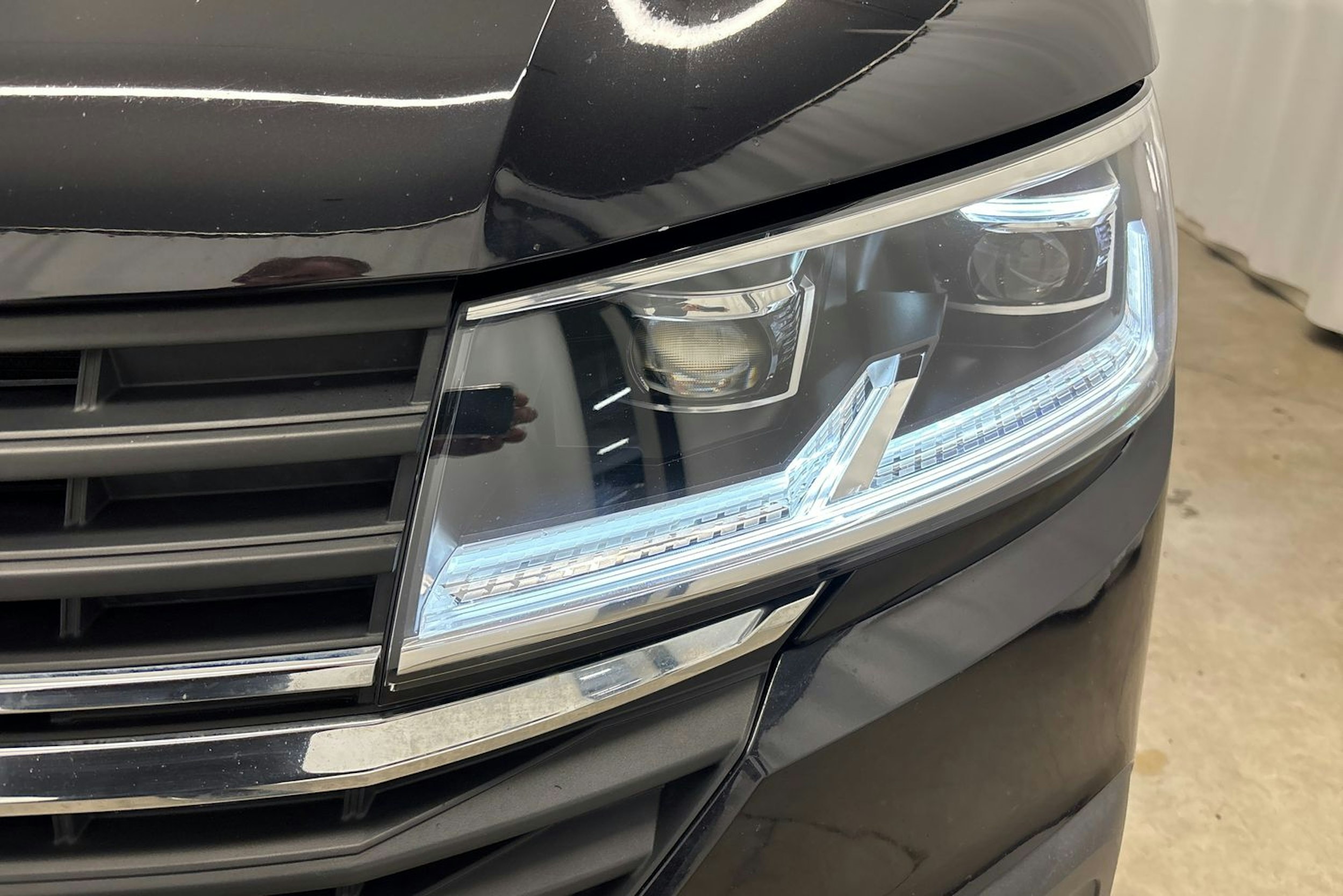 musta Volkswagen Transporter 2021 kuva 20.