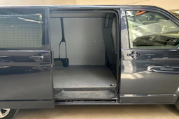sininen Volkswagen Transporter 2021 kuva 22.
