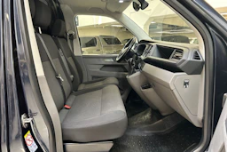 sininen Volkswagen Transporter 2021 kuva 24.