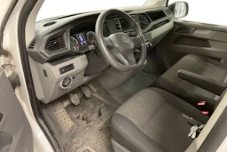 valkoinen Volkswagen Transporter 2021 kuva 3.