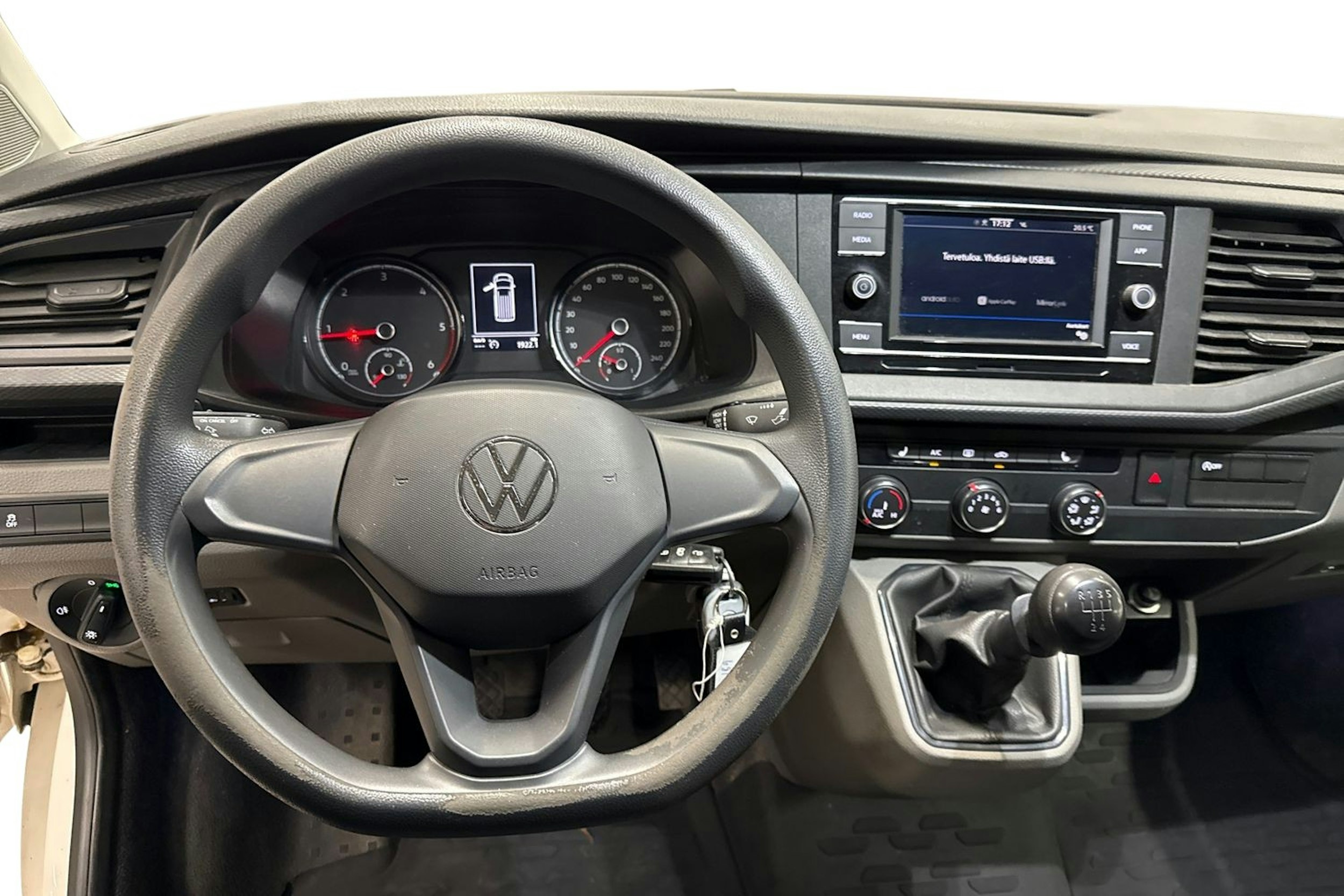 valkoinen Volkswagen Transporter 2021 kuva 9.