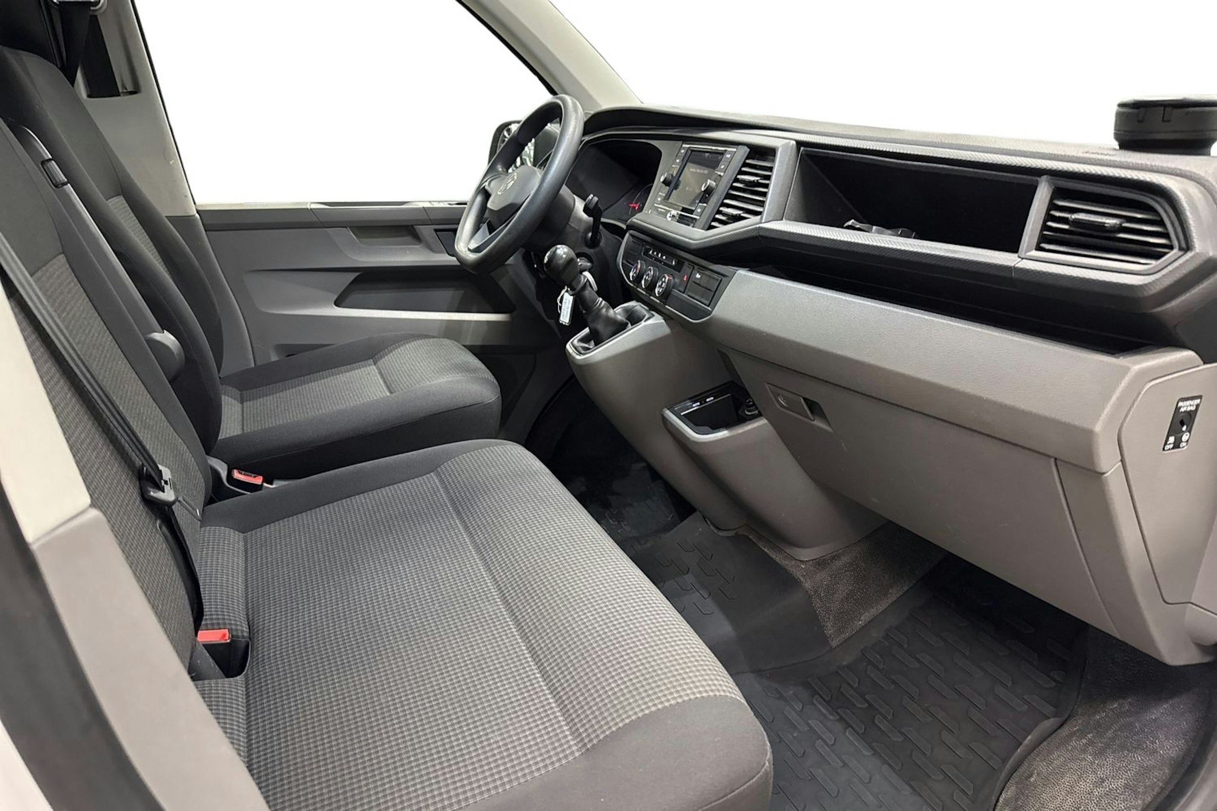 valkoinen Volkswagen Transporter 2021 kuva 10.