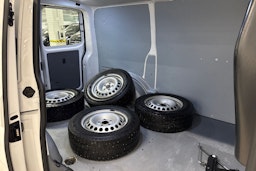 valkoinen Volkswagen Transporter 2021 kuva 13.