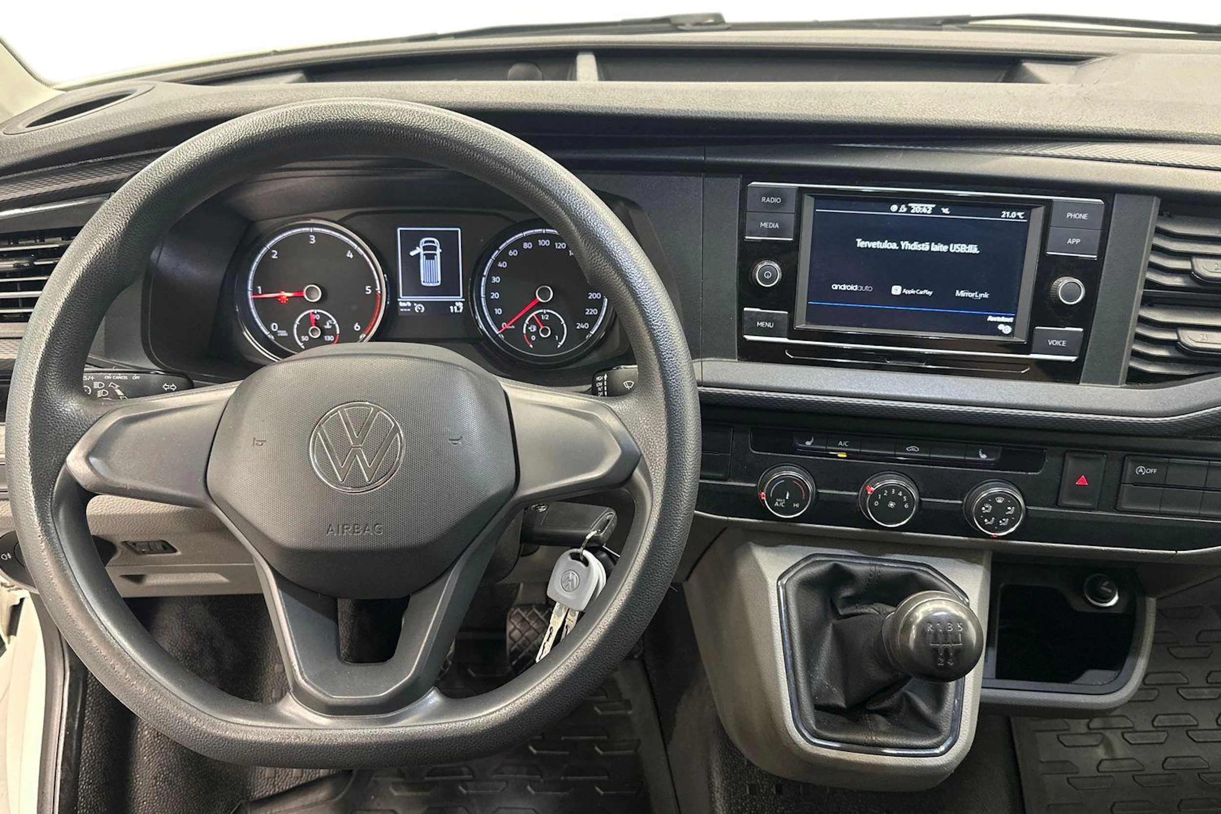 valkoinen Volkswagen Transporter 2021 kuva 7.