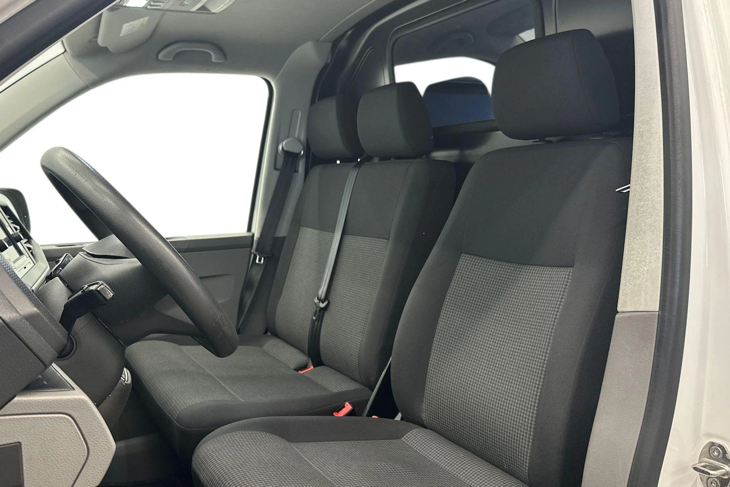 valkoinen Volkswagen Transporter 2021 kuva 8.