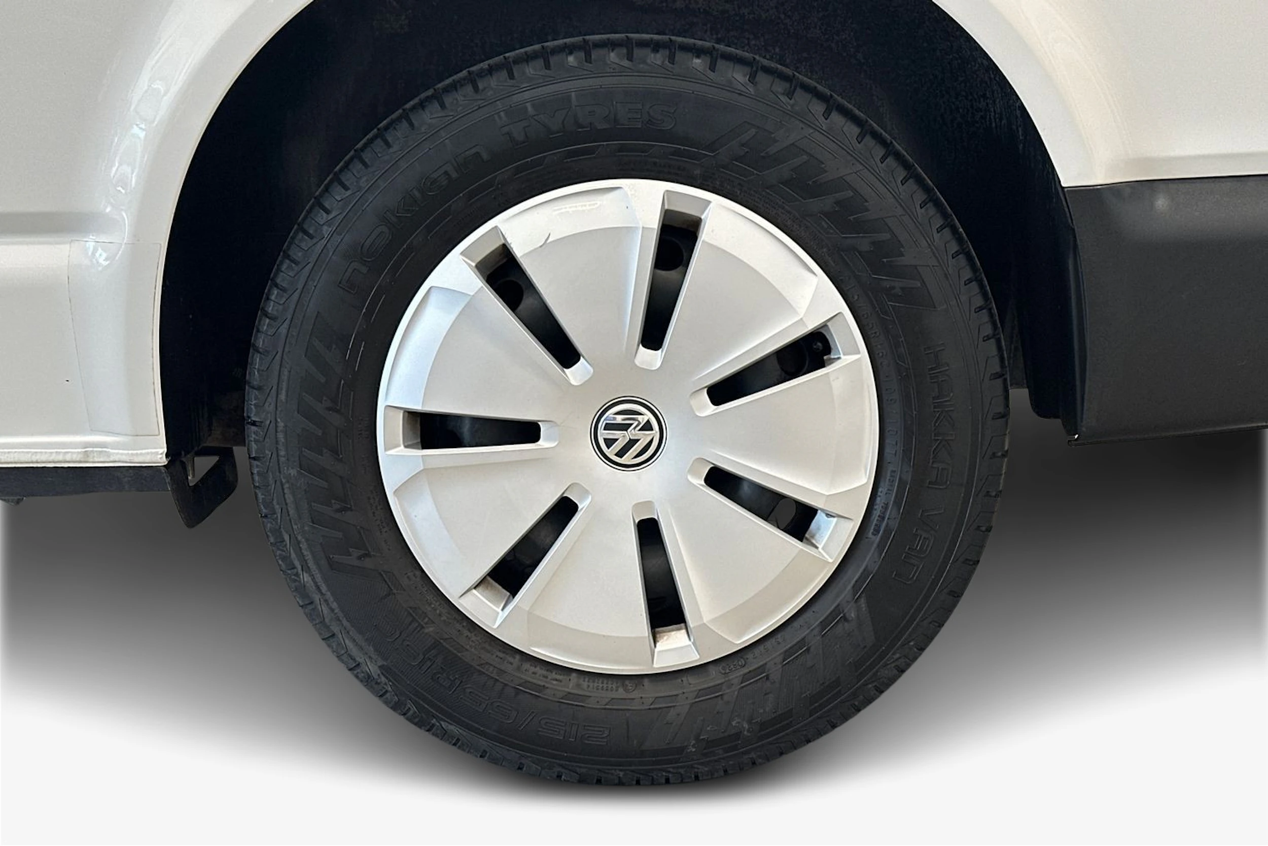 valkoinen Volkswagen Transporter 2021 kuva 9.