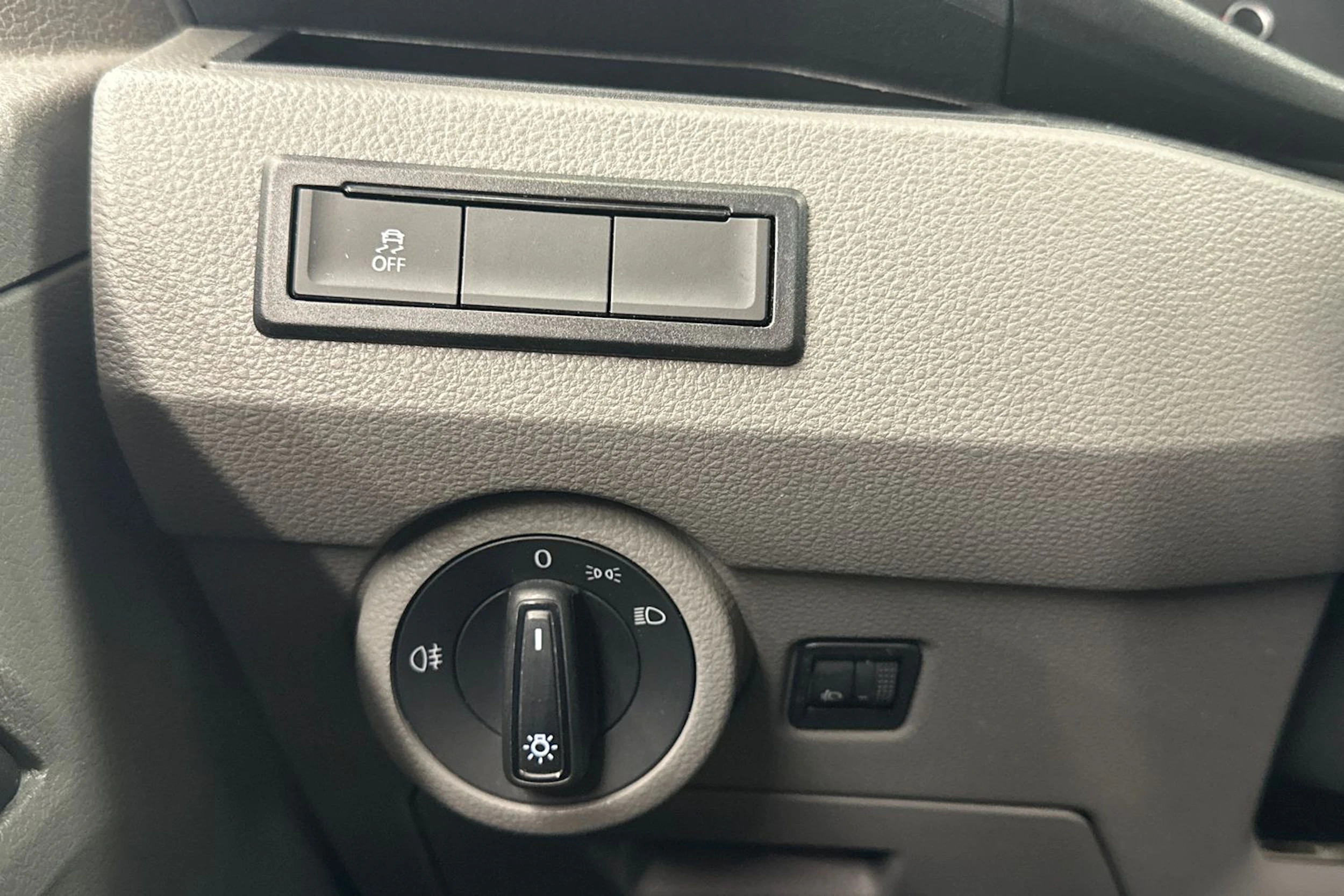 valkoinen Volkswagen Transporter 2021 kuva 12.