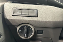 valkoinen Volkswagen Transporter 2021 kuva 12.