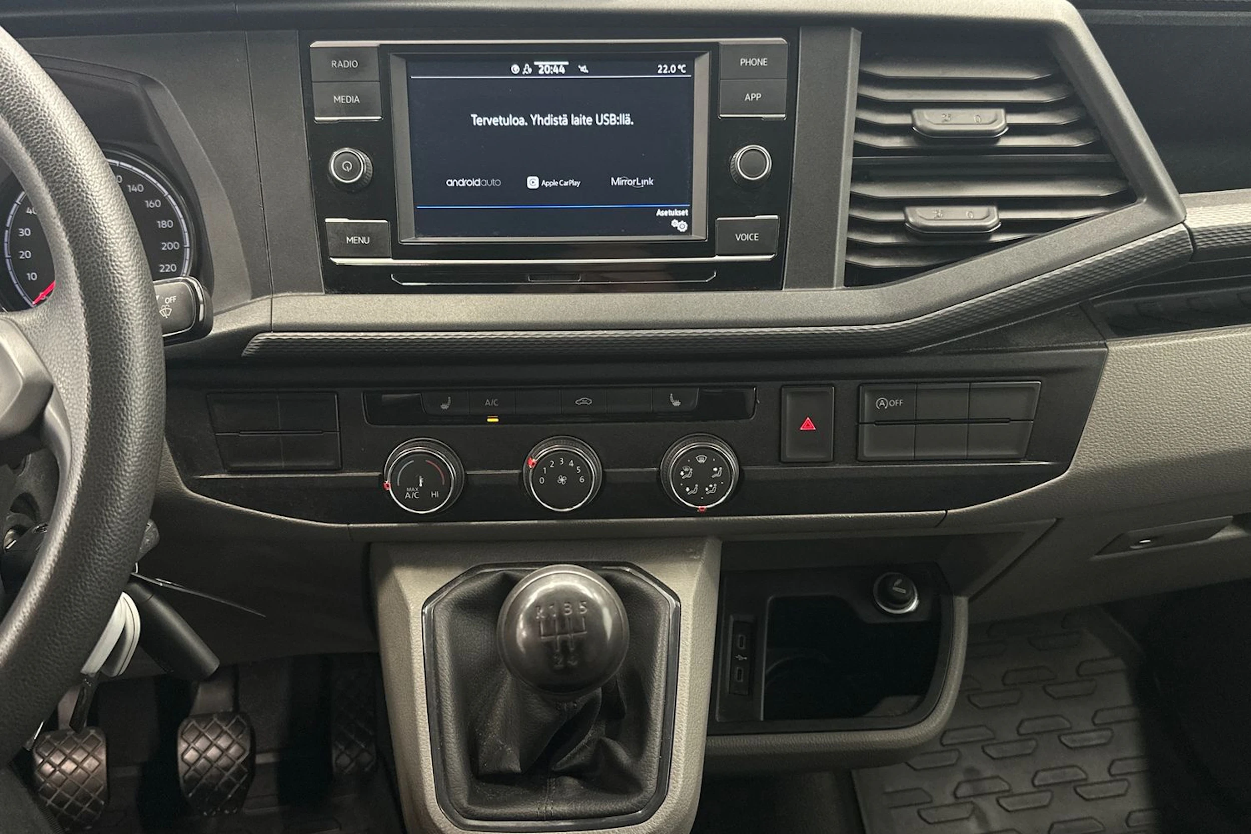 valkoinen Volkswagen Transporter 2021 kuva 14.