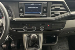 valkoinen Volkswagen Transporter 2021 kuva 14.