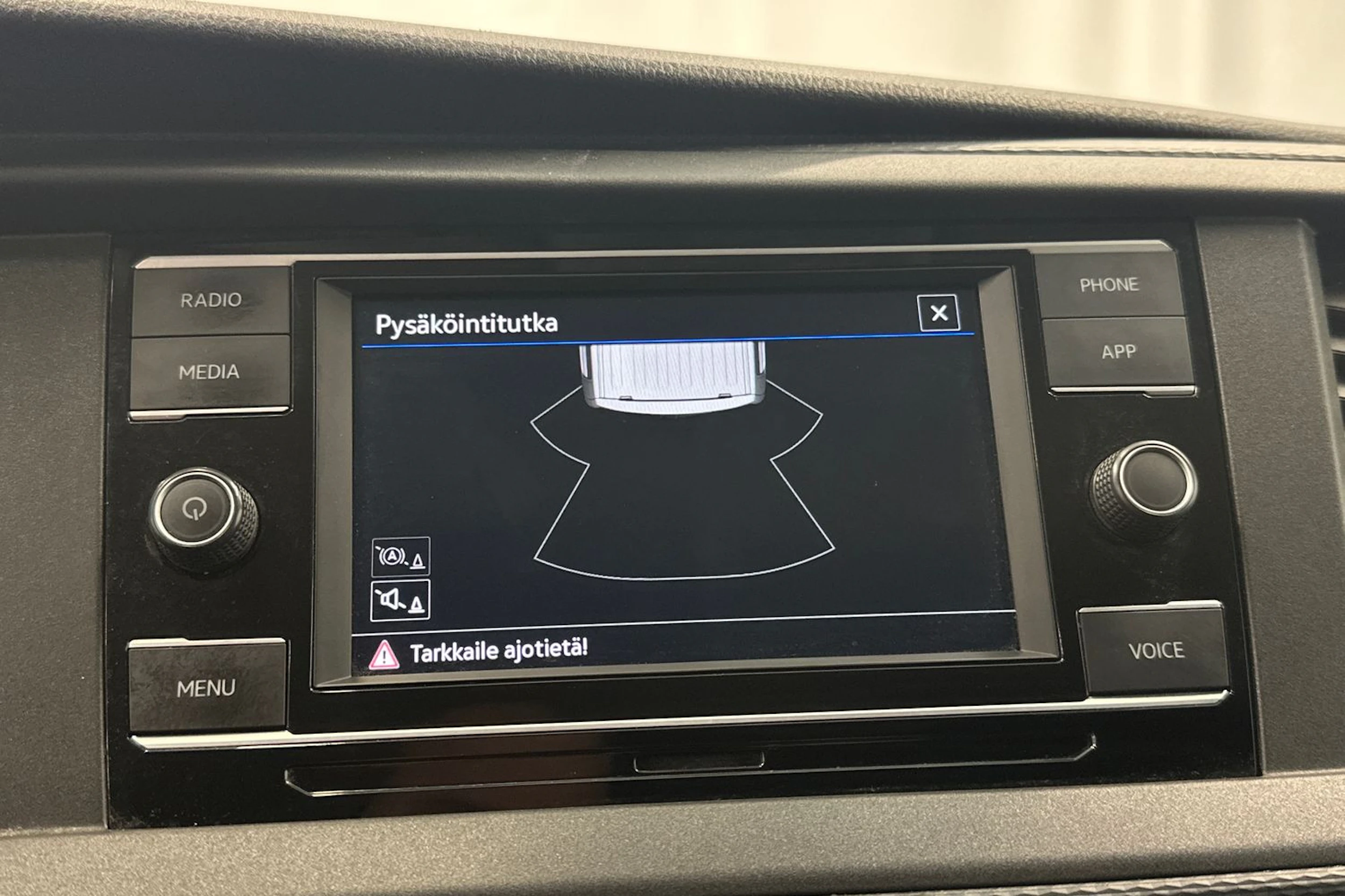 valkoinen Volkswagen Transporter 2021 kuva 17.