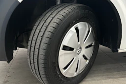 valkoinen Volkswagen Transporter 2021 kuva 18.