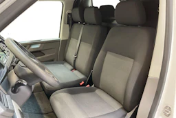 valkoinen Volkswagen Transporter 2021 kuva 11.