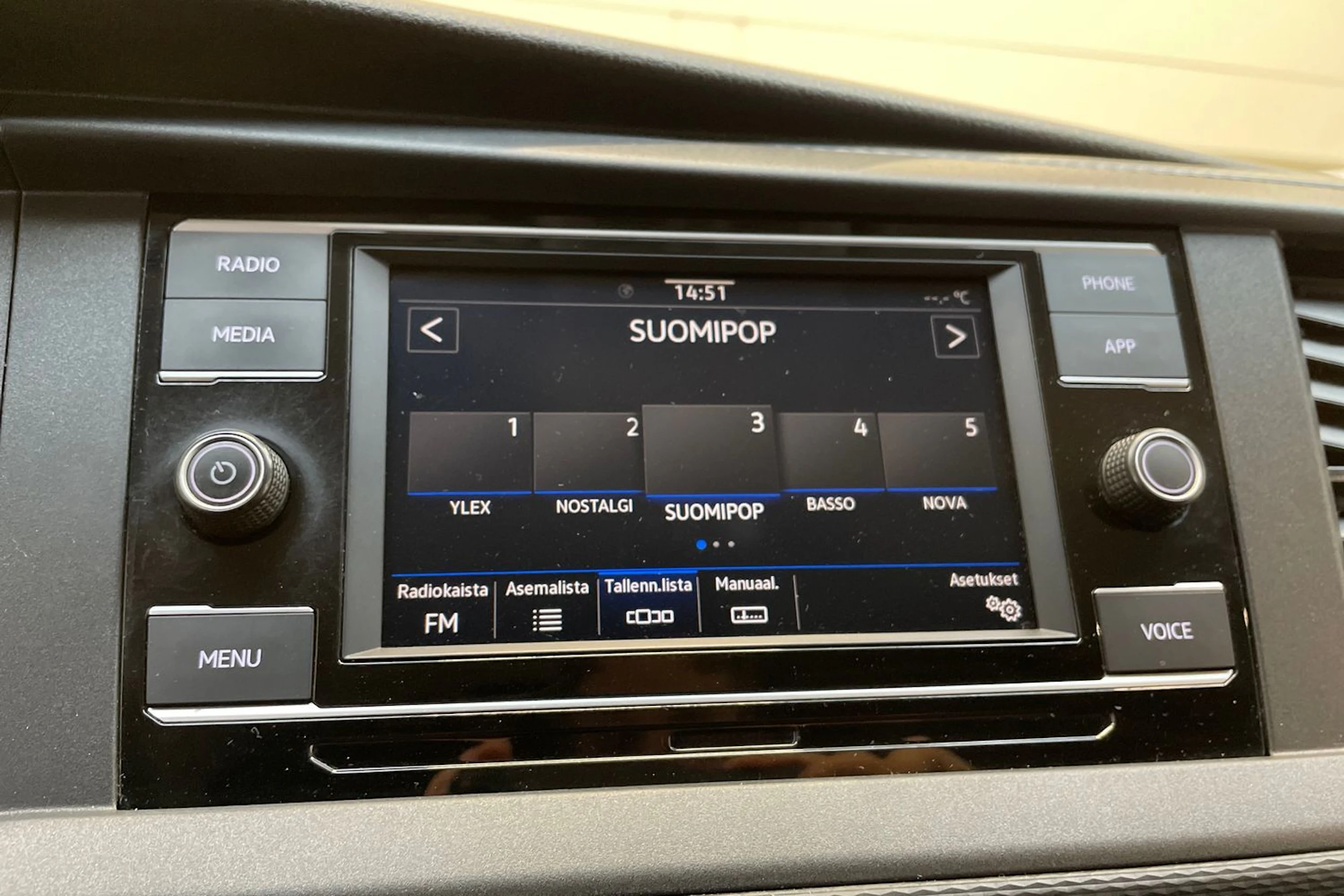 valkoinen Volkswagen Transporter 2021 kuva 13.