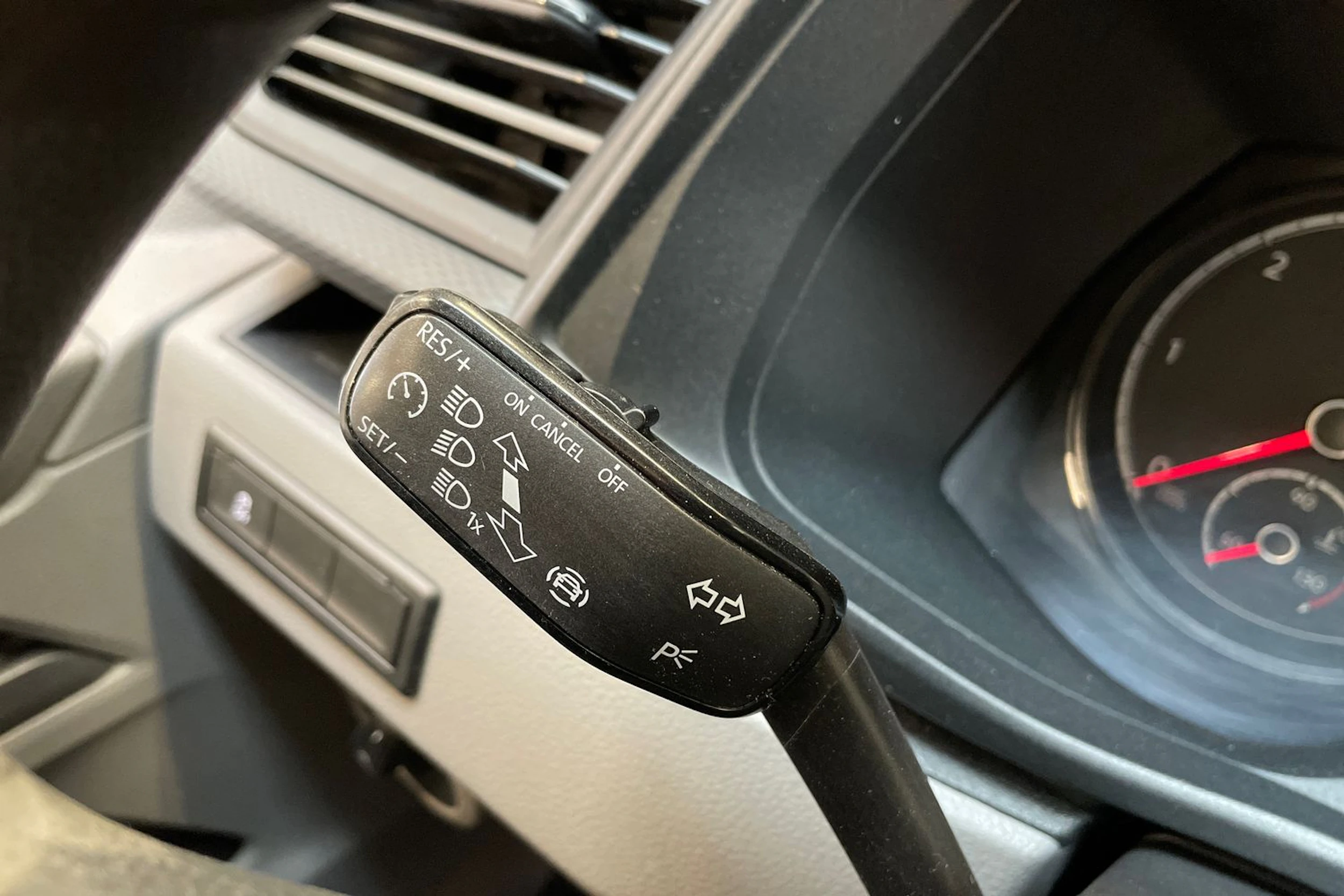 valkoinen Volkswagen Transporter 2021 kuva 17.
