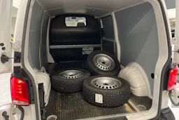valkoinen Volkswagen Transporter 2021 kuva 18.