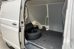 valkoinen Volkswagen Transporter 2021 kuva 19.