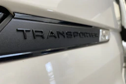 valkoinen Volkswagen Transporter 2021 kuva 24.