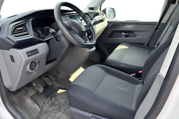 valkoinen Volkswagen Transporter 2021 kuva 3.