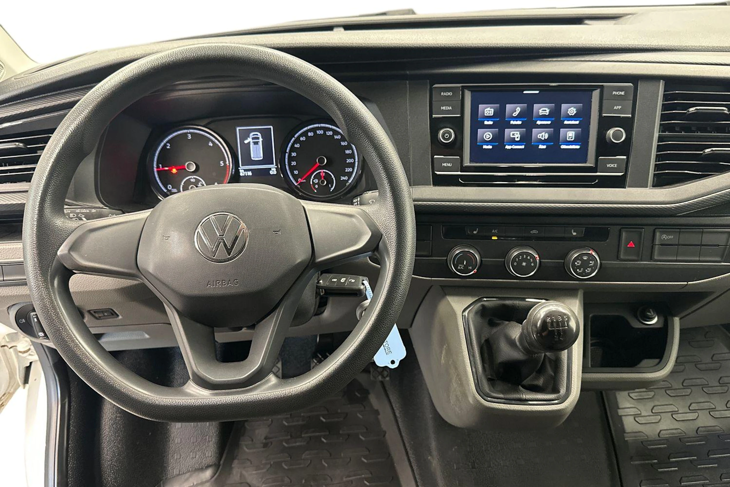 valkoinen Volkswagen Transporter 2021 kuva 7.