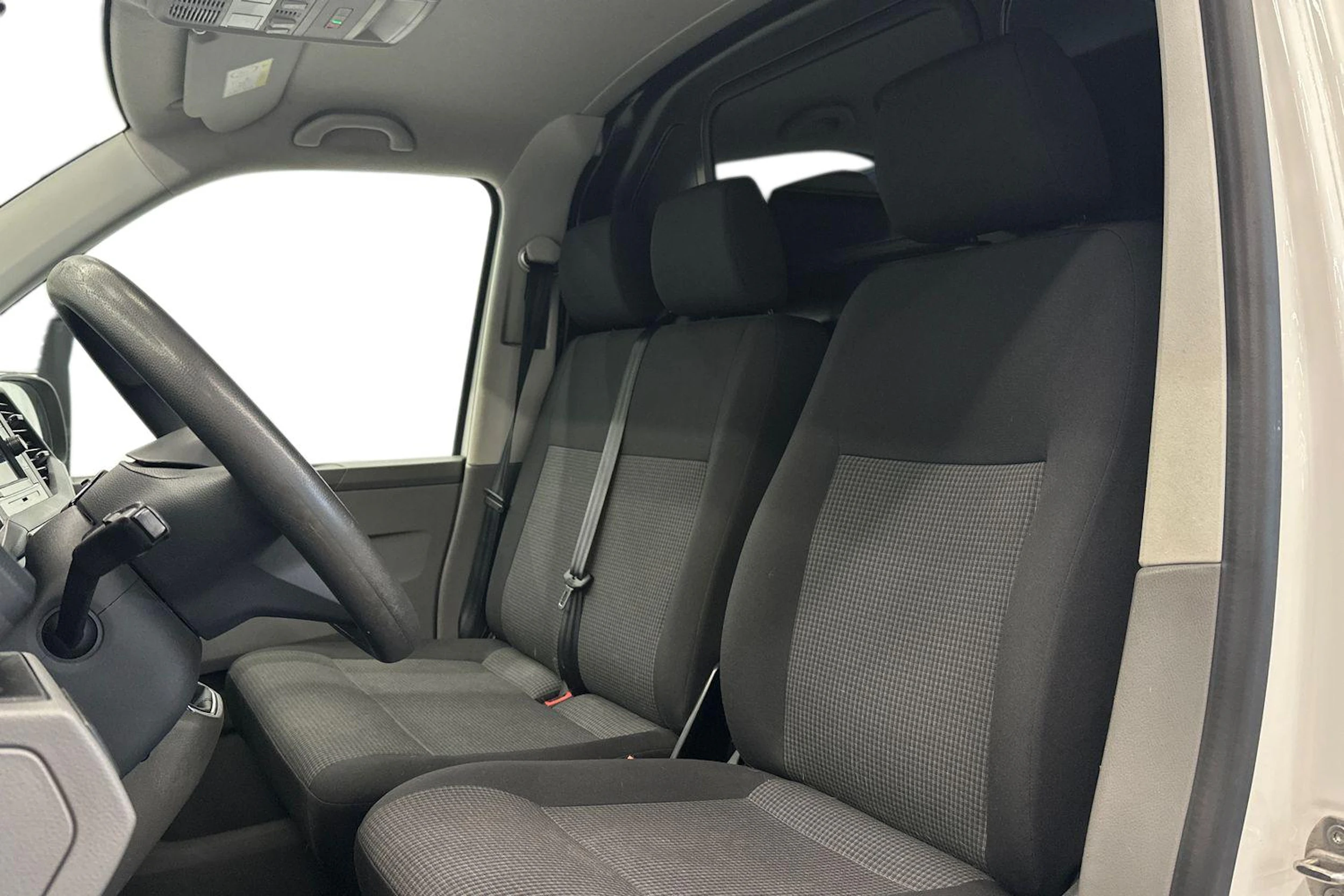 valkoinen Volkswagen Transporter 2021 kuva 8.