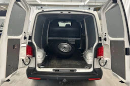 valkoinen Volkswagen Transporter 2021 kuva 10.