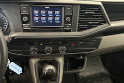 valkoinen Volkswagen Transporter 2021 kuva 13.