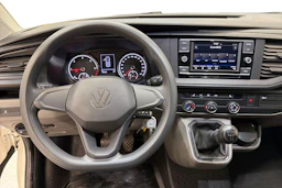 valkoinen Volkswagen Transporter 2021 kuva 9.