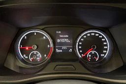 valkoinen Volkswagen Transporter 2021 kuva 13.