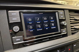 valkoinen Volkswagen Transporter 2021 kuva 16.