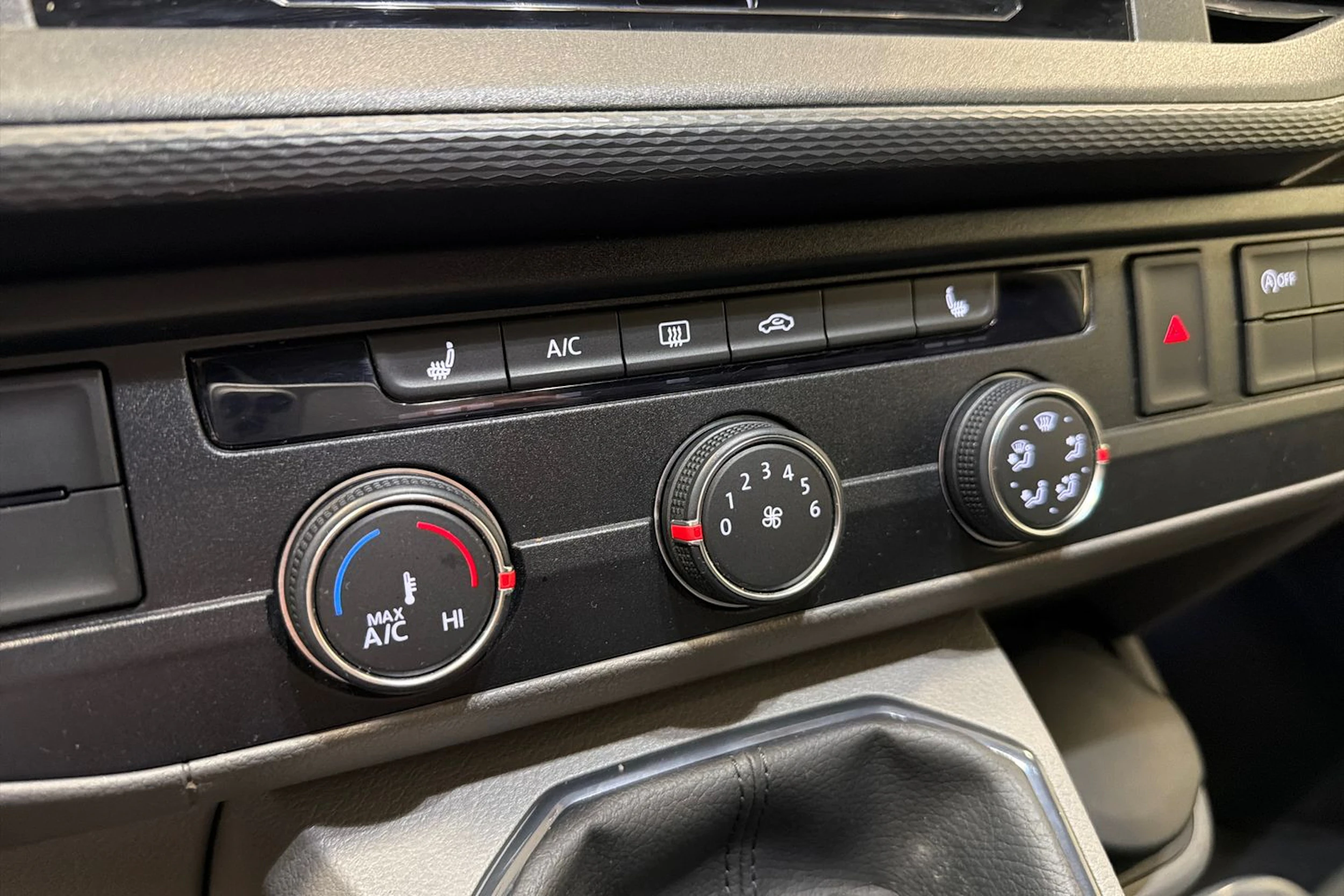 valkoinen Volkswagen Transporter 2021 kuva 18.