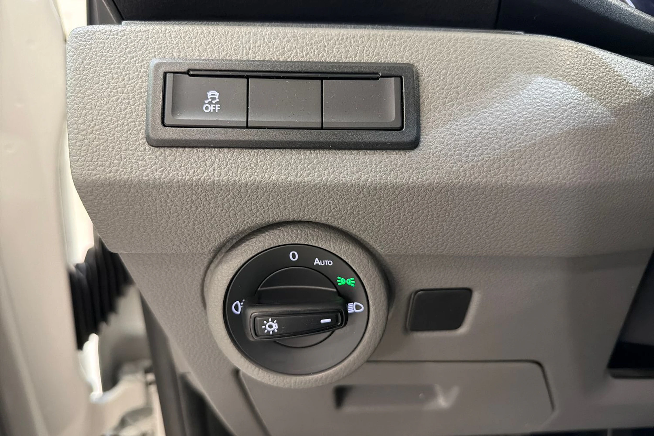 valkoinen Volkswagen Transporter 2021 kuva 20.
