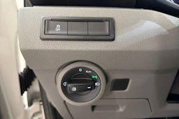 valkoinen Volkswagen Transporter 2021 kuva 20.