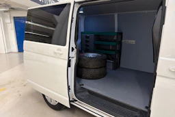 valkoinen Volkswagen Transporter 2021 kuva 22.