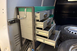 valkoinen Volkswagen Transporter 2021 kuva 24.