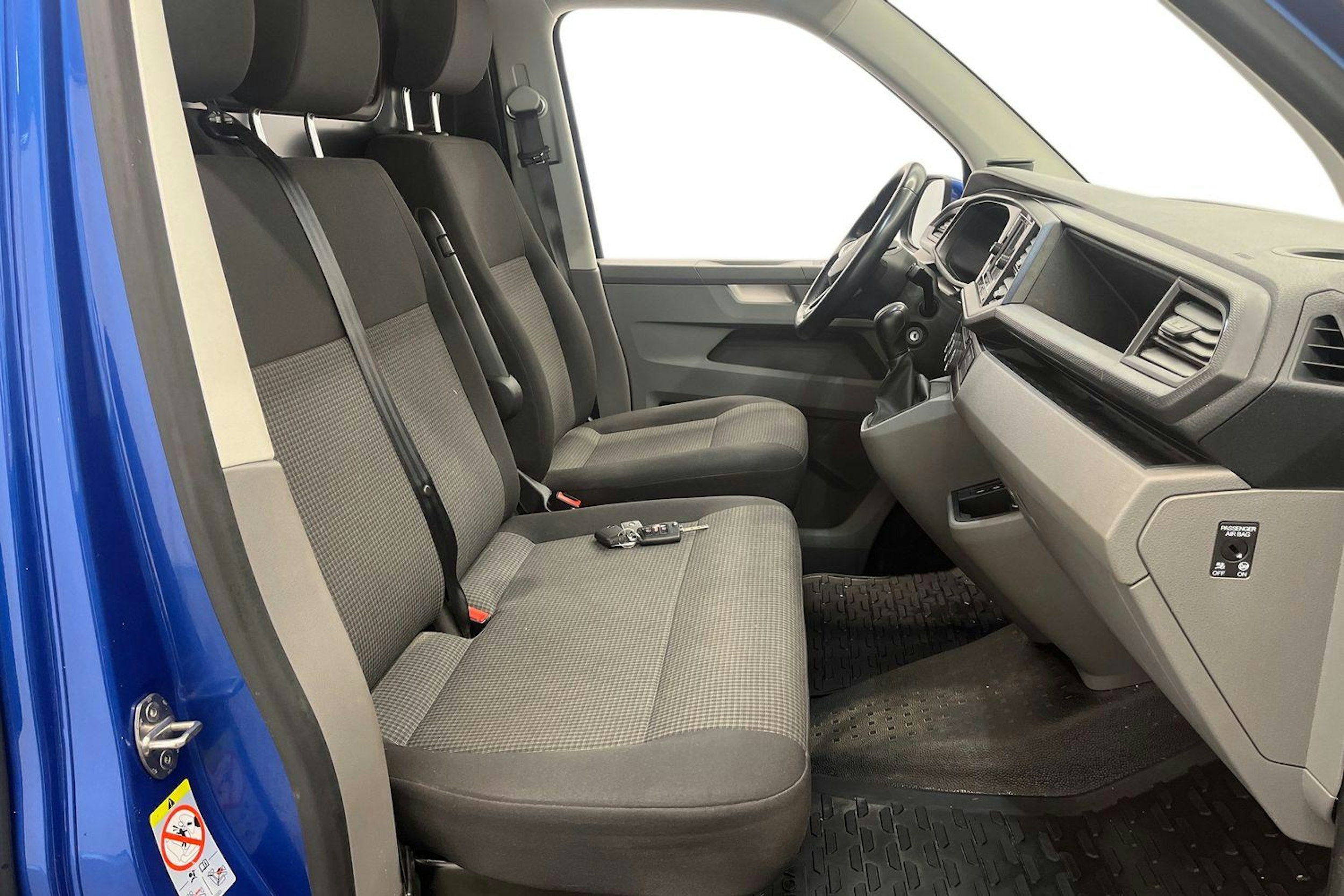 sininen Volkswagen Transporter 2021 kuva 10.