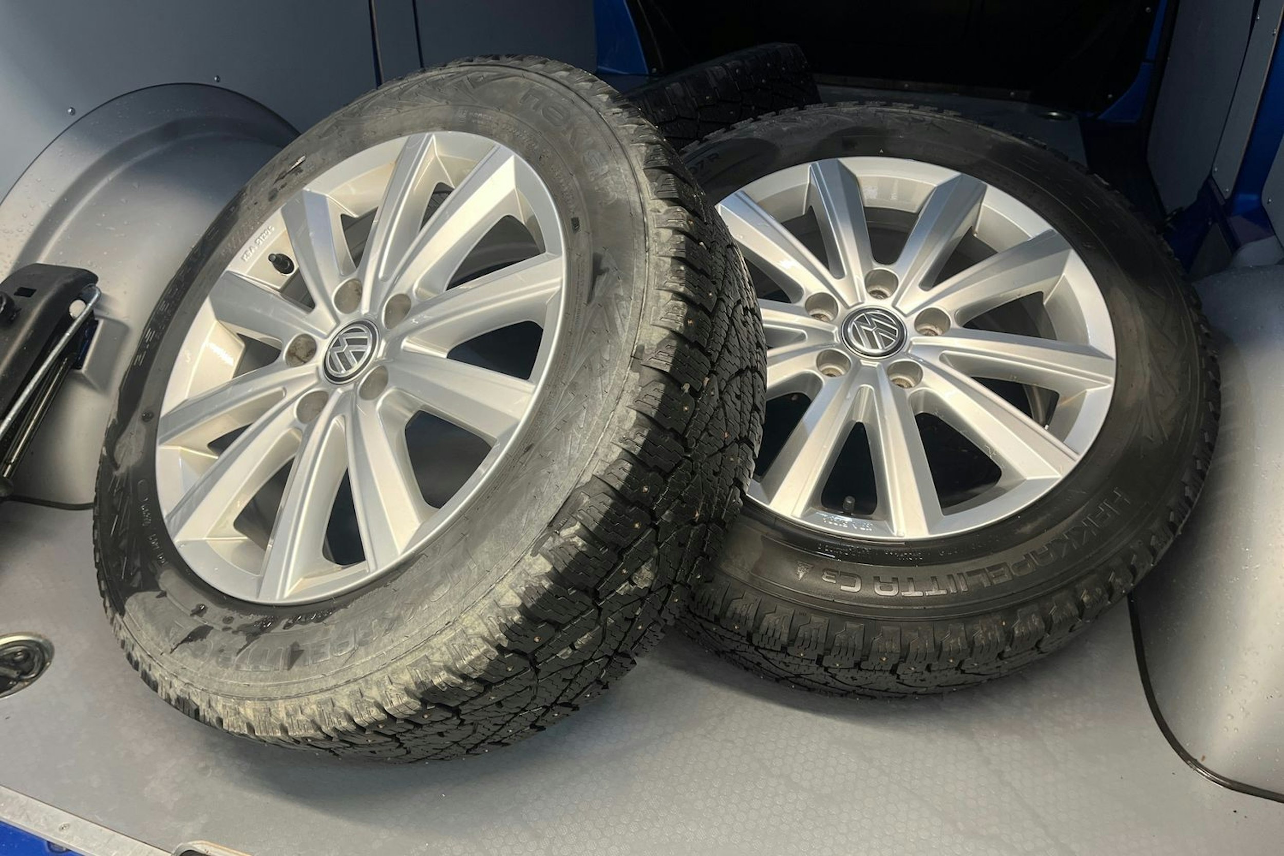sininen Volkswagen Transporter 2021 kuva 16.