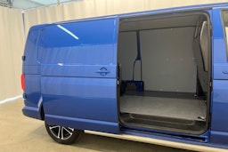 sininen Volkswagen Transporter 2021 kuva 17.