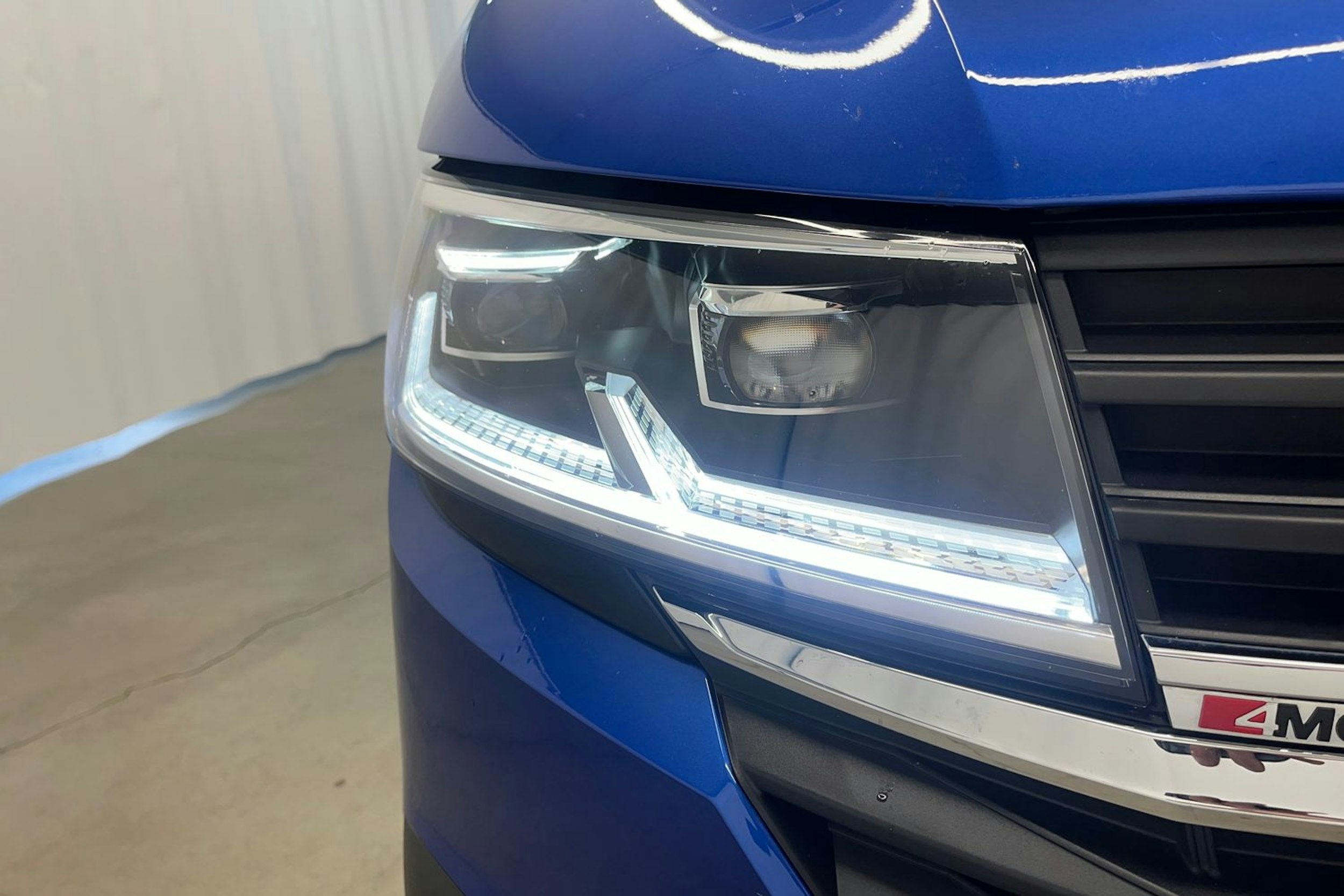 sininen Volkswagen Transporter 2021 kuva 19.
