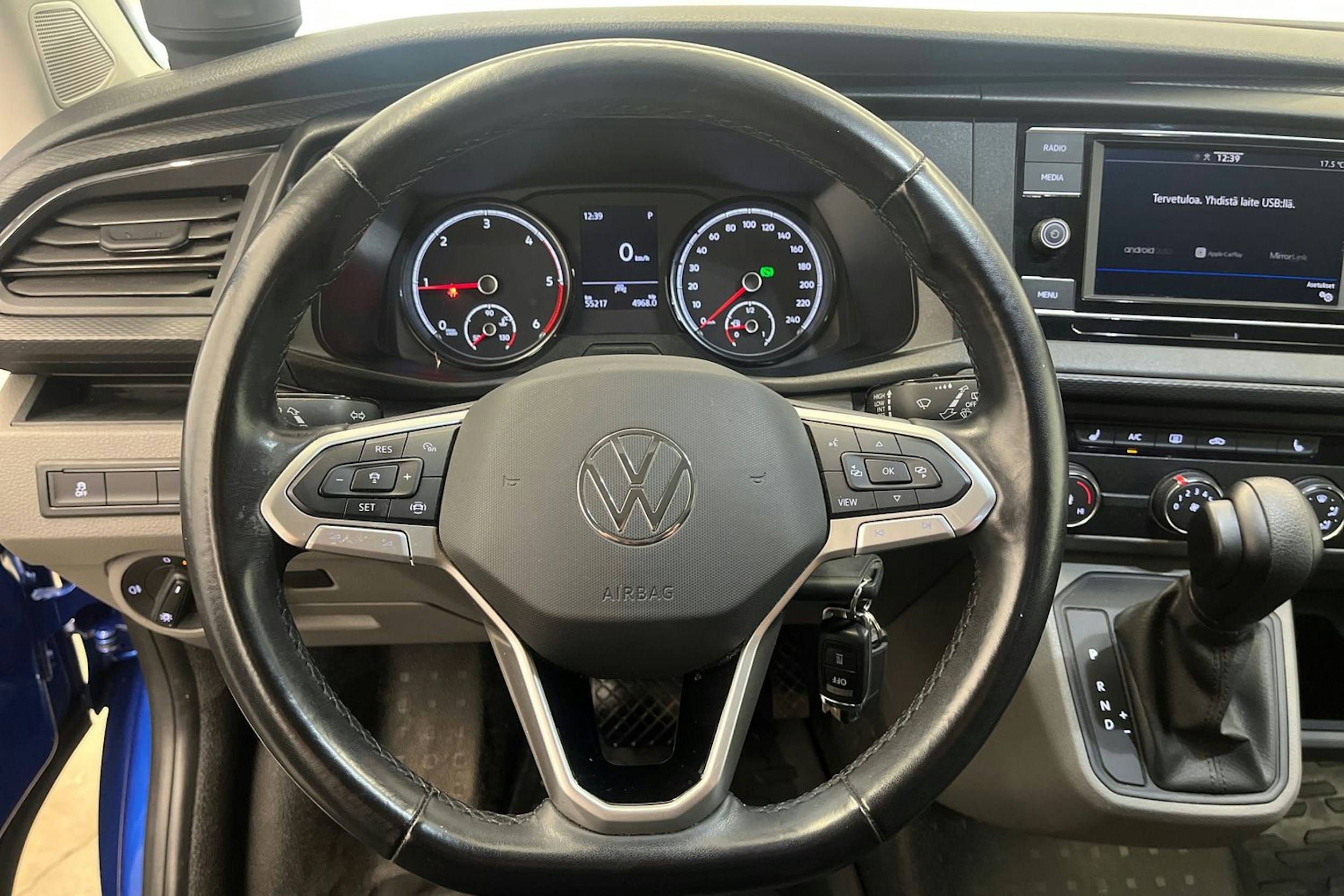 sininen Volkswagen Transporter 2021 kuva 22.