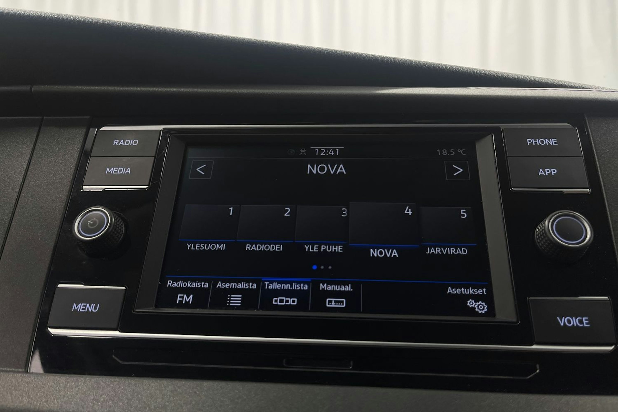 sininen Volkswagen Transporter 2021 kuva 26.