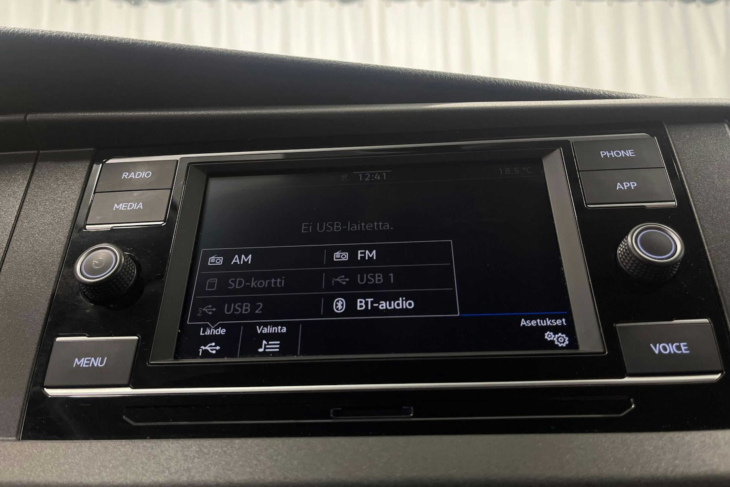 sininen Volkswagen Transporter 2021 kuva 27.