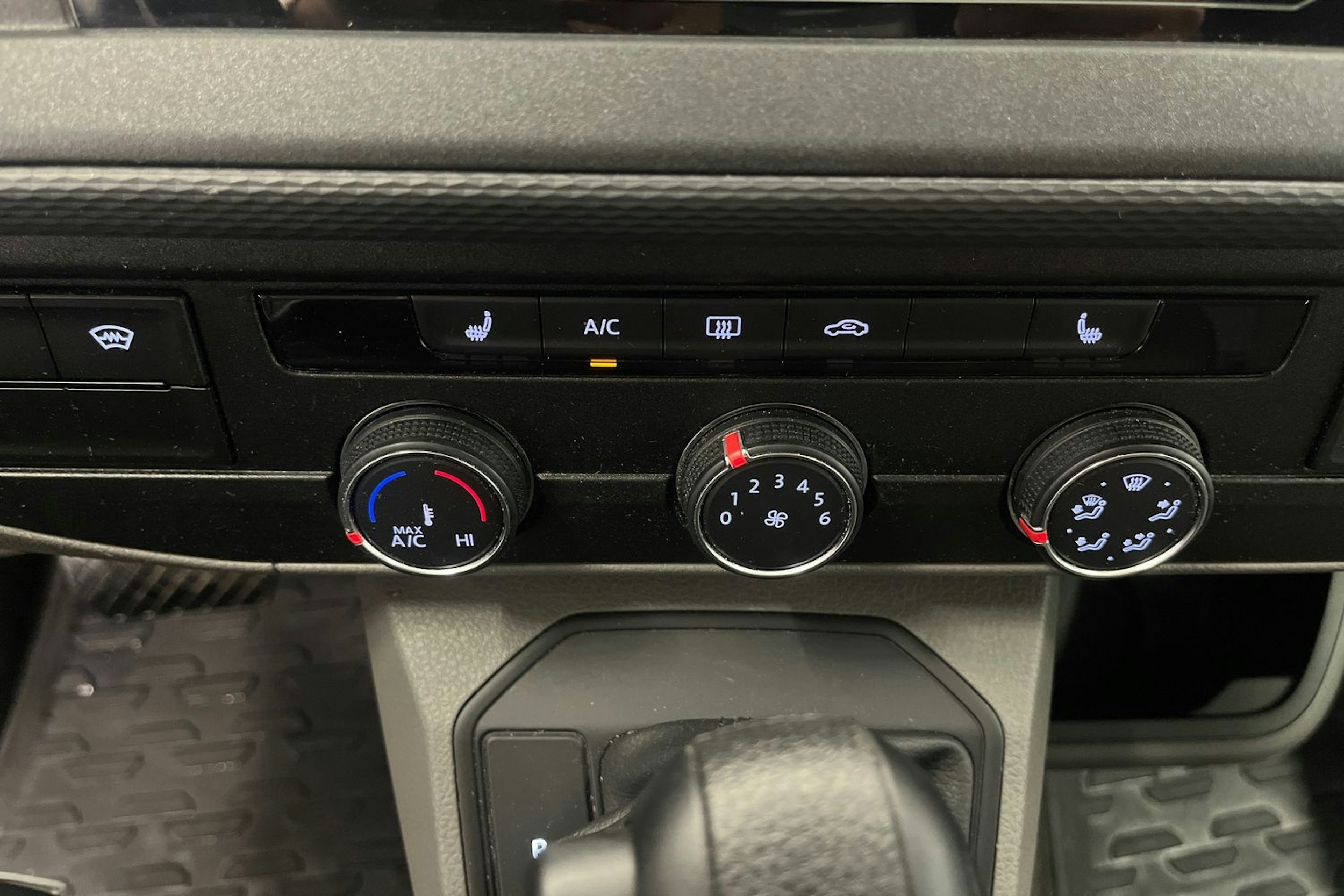 sininen Volkswagen Transporter 2021 kuva 31.