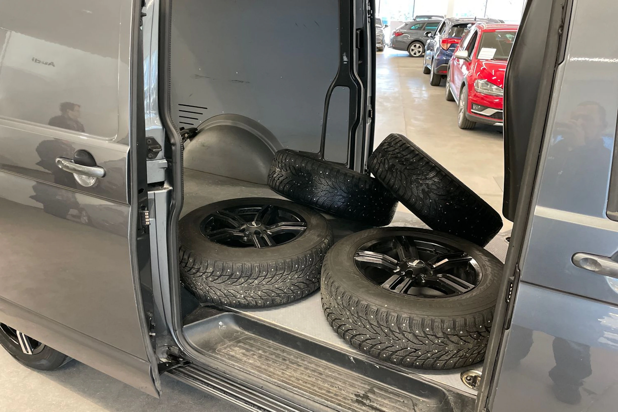 Harmaa Volkswagen TRANSPORTER 2021 kuva 20.