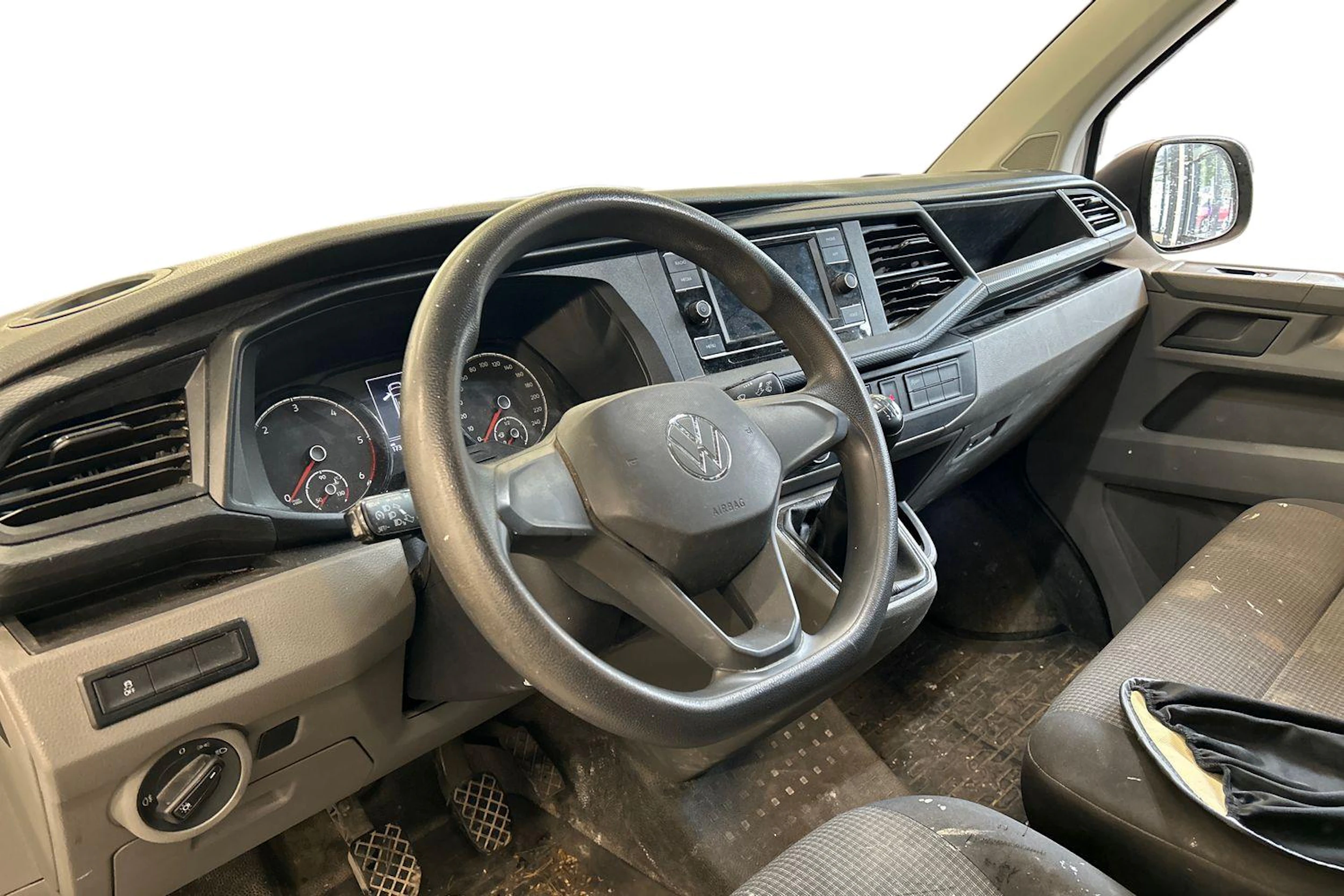 valkoinen Volkswagen Transporter 2021 kuva 3.
