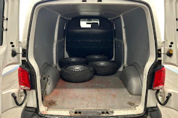 valkoinen Volkswagen Transporter 2021 kuva 8.