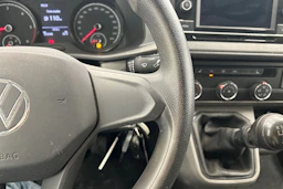 valkoinen Volkswagen Transporter 2021 kuva 12.