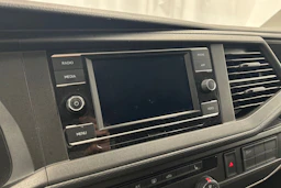 valkoinen Volkswagen Transporter 2021 kuva 13.
